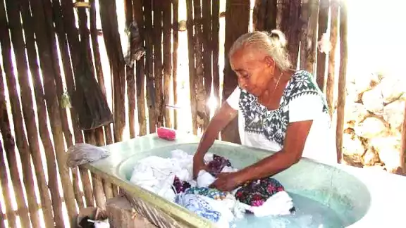 Abuelitas de Acanceh recuerdan el tradicional lavado a mano Abuelitas de Acanceh recuerdan el tradicional lavado a mano