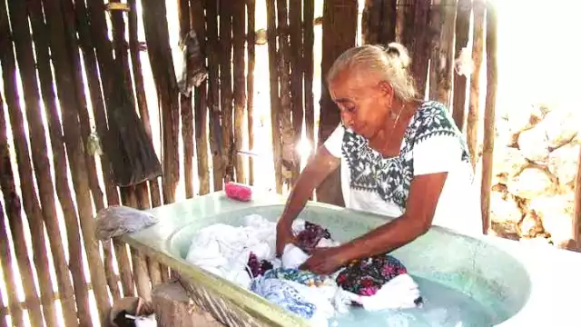 Abuelitas de Acanceh recuerdan el tradicional lavado a mano
