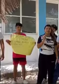 Estudiantes de Telchac Puerto rechazan la posible sustitución de su institución por un telebachillerato