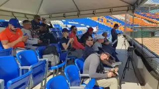 El show case duró más de tres horas con sesiones