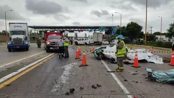 Accidente en autopista Guadalajara-Lagos de Moreno deja cuatro personas muertas Accidente en autopista Guadalajara-Lagos de Moreno deja cuatro personas muertas