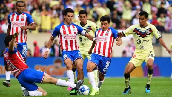 América y Chivas se verán las caras en una edición más del Clásico Nacional del fútbol mexicano América y Chivas se verán las caras en una edición más del Clásico Nacional del fútbol mexicano
