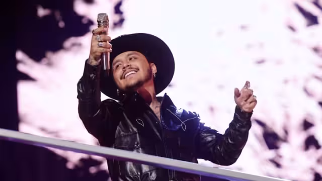 Christian Nodal enfrenta una severa demanda contra su disquera que prohibe al cantante hacer colaboraciones musicales