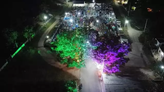 Cementerio de Chocholá totalmente iluminado