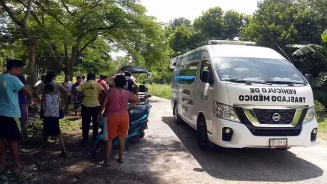 El conductor del mototaxi quedó inconsiente tras caerse junto con su unidad a causa de un bache