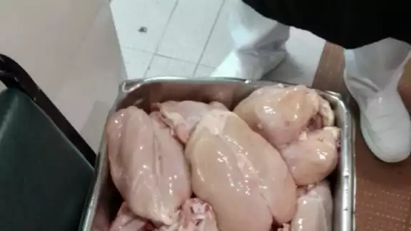 El trabajador quería llevarse la comida