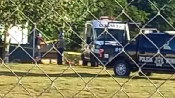 De acuerdo con la causa de muerte la mujer falleció por traumatismo torácico abierto, después de que fue atacada con un arma punzo cortante De acuerdo con la causa de muerte la mujer falleció por traumatismo torácico abierto, después de que fue atacada con un arma punzo cortante
