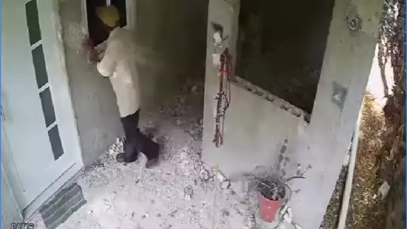 El hombre fue entregado a las autoridades El hombre fue entregado a las autoridades