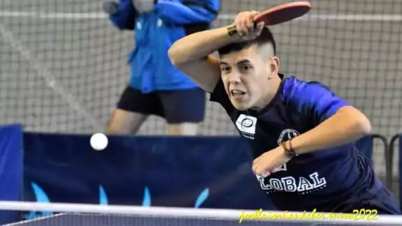 Darío Arce Reza trae dos triunfos de la Liga de Tenis de Mesa, que se llevó a cabo en Hueva, España