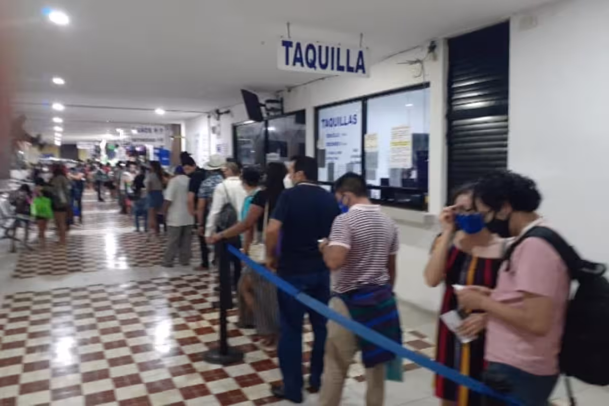 Sin sana distancia, así luce la terminal de autobuses de Progreso ...
