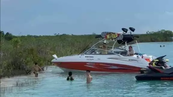 Los turisteros señalan que no existe una vigilancia correcta por la Capitanía de Puerto de Chetumal. Foto: Abraham Cohuó.