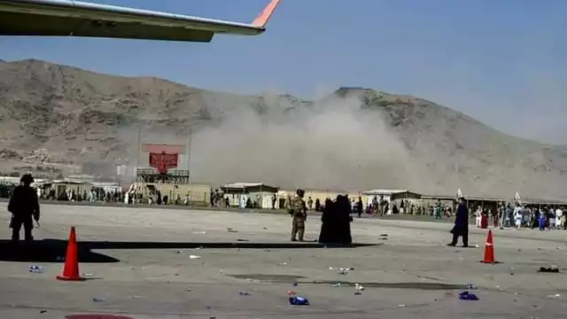 Se registra explosión afuera del aeropuerto de Kabul, Afganistán