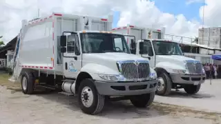 La empresa que aún tiene el contrato, recibe más de 227 mil pesos mensuales por la renta de ocho camiones de basura en Bacalar