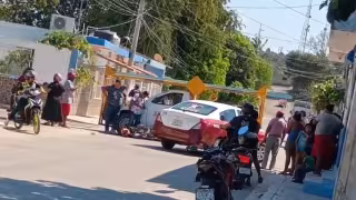 Le cortan la circulación a motociclista en Champotón y termina lesionado