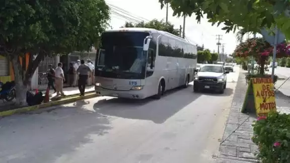 El autobús llevaba varios migrantes ilegales El autobús llevaba varios migrantes ilegales