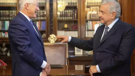 Presidente Andrés Manuel López Obrador y el embajador Ken Salazar