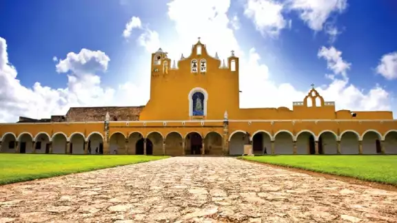 Luis Fonsi y Manuel Turizo visitaron un Pueblo Mágico de Yucatán Luis Fonsi y Manuel Turizo visitaron un Pueblo Mágico de Yucatán