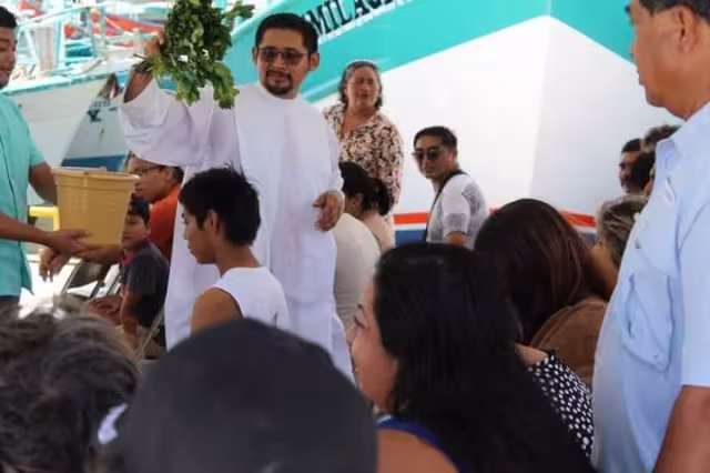 Embarcaciones y pescadores fueron bendecidos para tener buenos resultados