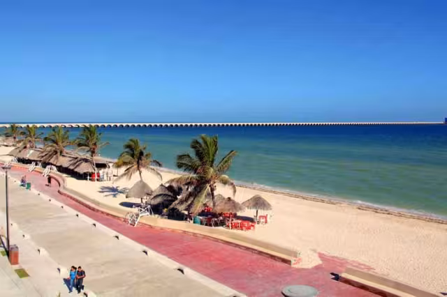 La bella playa Progreso y el malecón. Foto:GobiernoMérida