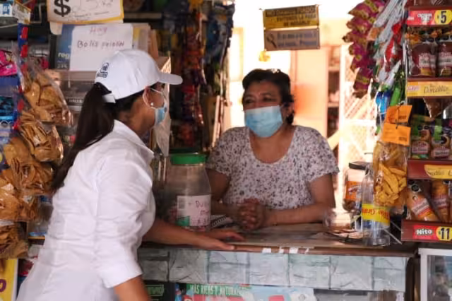 La candidata por el distrito local V, Karla Salazar, da a conocer los ejes de la propuesta "Más Mérida"