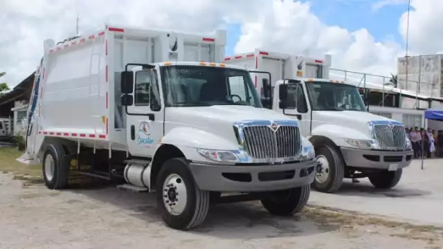 La empresa que aún tiene el contrato, recibe más de 227 mil pesos mensuales por la renta de ocho camiones de basura en Bacalar