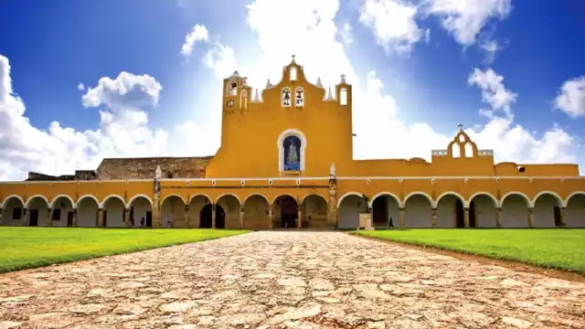 El convento de Izamal se convirtió en importantes centros de hispanización y cristianización