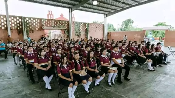 Según la queja que dieron a conocer, las autoridades municipales les retiraron varias aulas