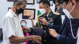 Sus ancestros fueron parte importante en la lucha por la Independencia de su nación, actualmente es uno de los pocos sobrevivientes en tierras yucatecas