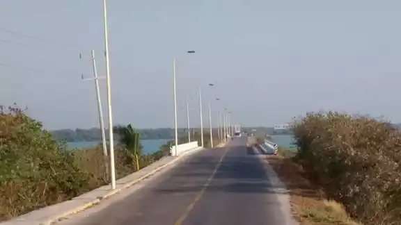 Piden mejorar viaducto de Sabancuy