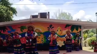 Secundaria Técnica 24 de Chicbul celebra 39 años de historia con festival folklórico