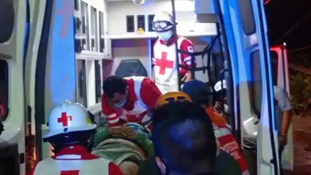 De acuerdo con la policía, el conductor del auto estaba bajo los influjos del alcohol