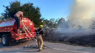 Personal del Cuerpo de Bomberos y de Protección Civil Municipal (PCM) acudieron al llamado
