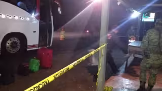 Encuentran paquetes de marihuana en un autobús de pasajeros en Calakmul