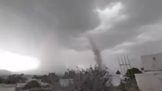Captan tornado a plena luz del día en Puebla: VIDEO
