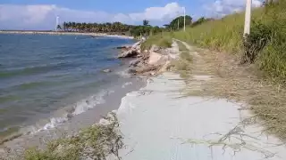 Erosión costera preocupa cada vez más a habitantes de Sabancuy