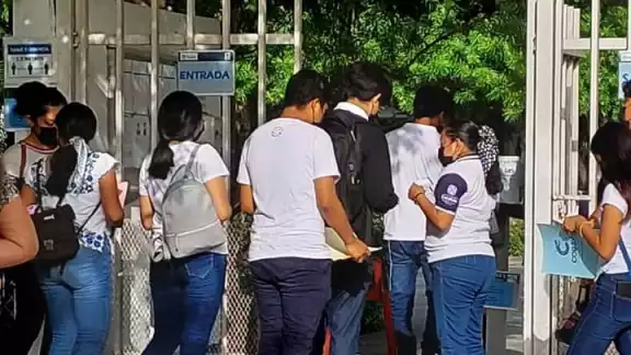 Esta mañana, miles de jóvenes de Yucatán presentaron pruebas para ingreso a preparatorias y universidades Esta mañana, miles de jóvenes de Yucatán presentaron pruebas para ingreso a preparatorias y universidades