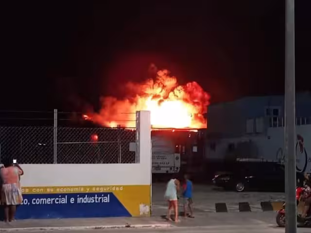 El fuego estuvo descontrolado por varias horas