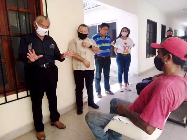 Dependerá de cada empleado cuidar su plaza con resultados, asegura líder sindical. Foto: Lucio BLanco