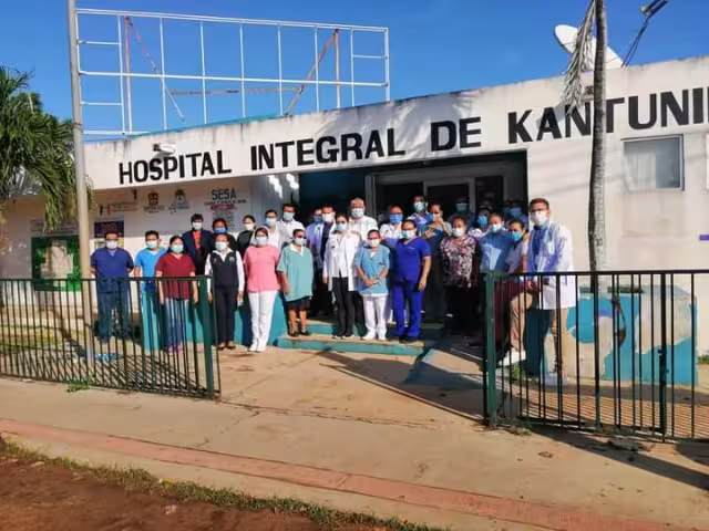 De manera tranquila, los trabajadores de la salud en Kantunilkín solicitaron el pago del Bono Covid
