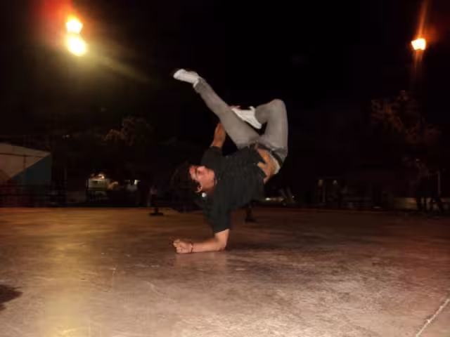 El artista del Hip-Hop ha sido reconocido por ser un excelente B-boy, así como altruista