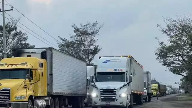 Se prevén bloqueos de transportistas en carreteras de 20 estados de la República.