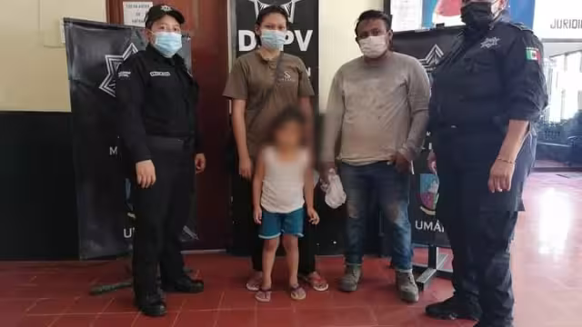 Después de dos horas los padres acudieron a las instalaciones para reencontrarse con su hija