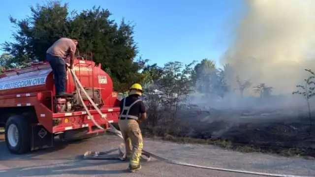 Personal del Cuerpo de Bomberos y de Protección Civil Municipal (PCM) acudieron al llamado