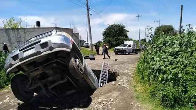 Dos trabajadores que viajaban en la pipa salieron ilesos del accidente