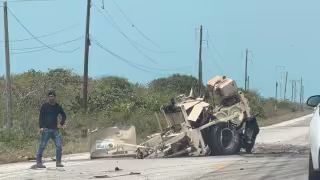 Aparece tractor destrozado en carretera Isla Aguada–Sabancuy y desata misterio