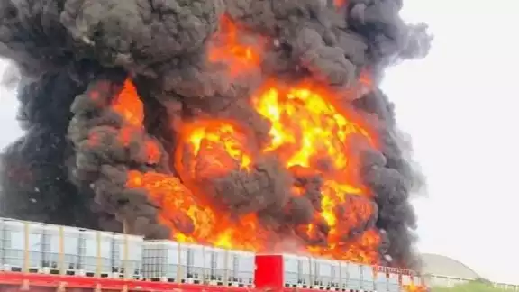 Camión explota en la carretera Salina Cruz-Tehuantepec, Oaxaca Camión explota en la carretera Salina Cruz-Tehuantepec, Oaxaca