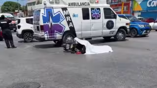 Fatal accidente entre autobús y motocicleta deja un muerto en la avenida López Portillo de Cancún