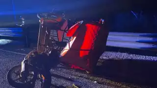 Un auto fantasma impactó a un mototaxi y dejó dos personas lesionadas en Campeche