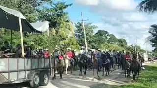 Más de 80 jinetes realizan tradicional cabalgata de la feria de Plan de Ayala en Campeche