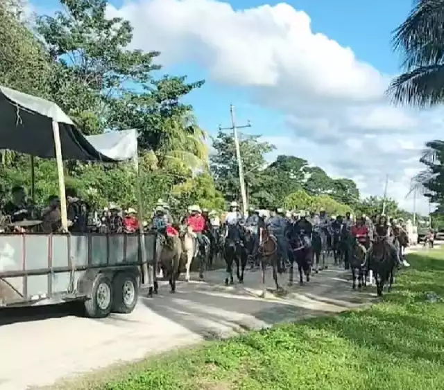 Jinetes de otras localidades llegaron a la tradicional cabalgata.